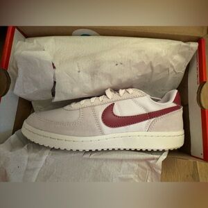 NEW Nike Field General Sneakers. Light Violet /Sweet Beet Size 5.5Y (W 7-7.5)